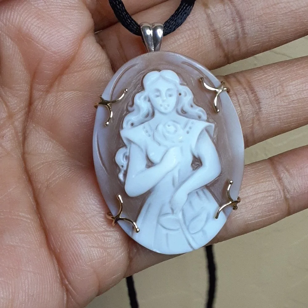 From Beauty and the Beast, Belle, Pin/Pendant. Hand Carved Cameo. ITALY. - Picture 10 of 13